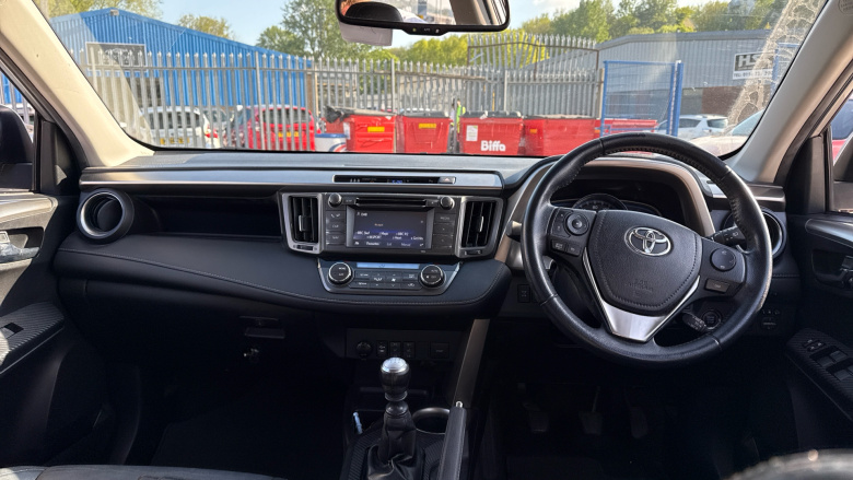 Toyota Rav 4 2.2 D-4D Invincible 5dr Diesel Estate